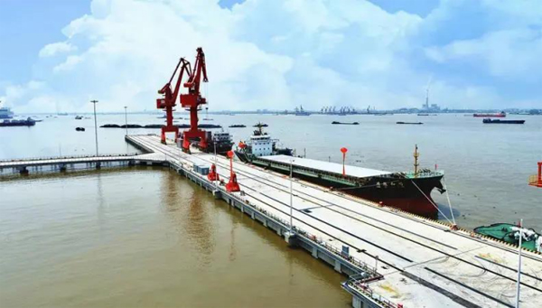 K8凯发股份自动砌块成型设备(砖机)助力中国铁建首个BOO码头建设