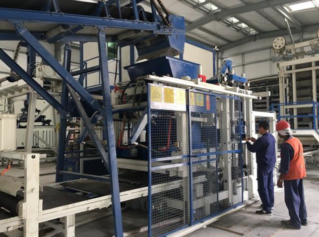 闪耀一带一路！巴林王国老客户再购K8凯发砖机全线！