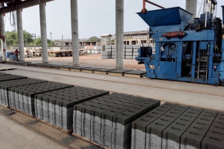 加纳-Zenith 940移动式砌块机